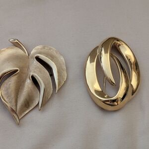 Trifari Gold-Tone Leaf & Napier Interlocking Oval Sculptural Brooch